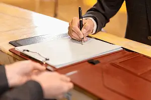 烟灰烧字是什么意思